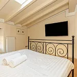 Historic Charm With Exposed Beams Ac In شقة *