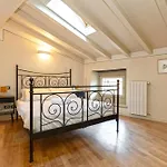 Historic Charm With Exposed Beams Ac In *