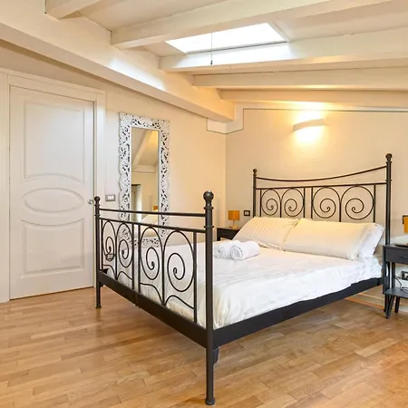 Historic Charm With Exposed Beams Ac In Bergamo