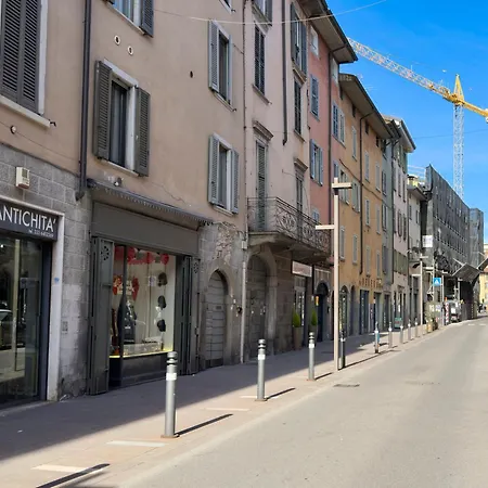 Historic Charm With Exposed Beams Ac In Apartment Bergamo