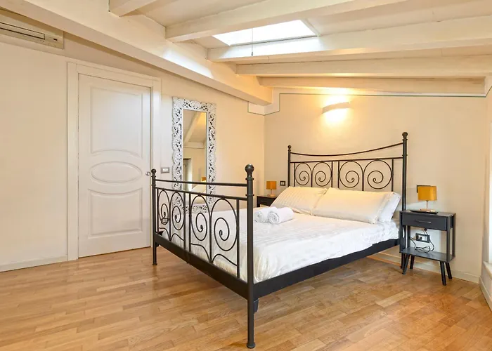 Historic Charm With Exposed Beams Ac In Bergamo