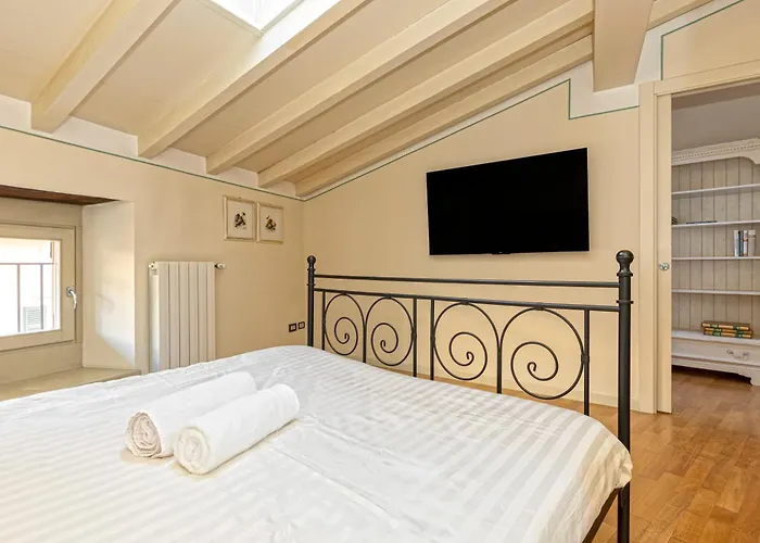 Historic Charm With Exposed Beams Ac In Apartment *